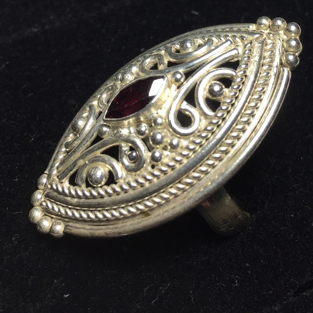 Garnet & Silver Ring - Picture 4 of 6